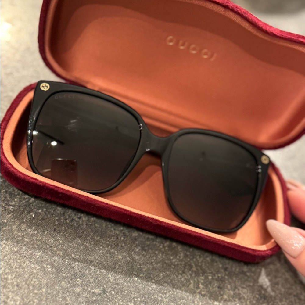 Gucci Black Oversized Sunglasses - Picture 4 of 6